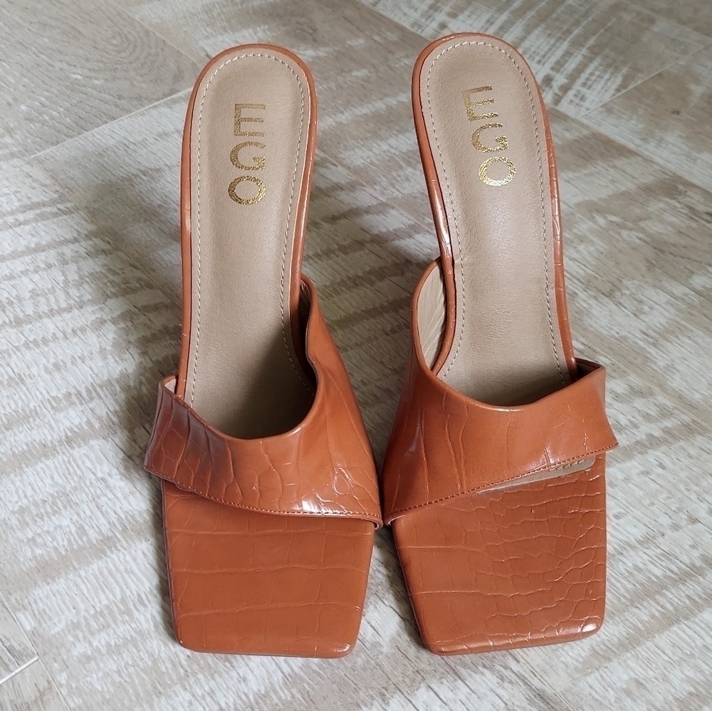 EGO Faux Leather Sculptured Heel Mule - Picture 4 of 16